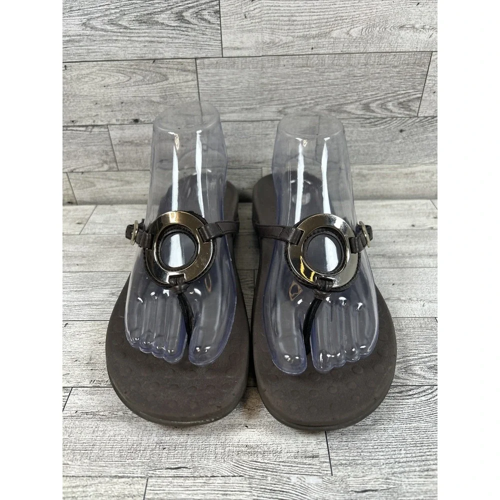 Orthaheel Vionic‎ Women's Yolanda Thong Sandals Size 8 Brown Medallion Buckle_3